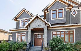 Vancouver West Cozy Retreat By Host Launch